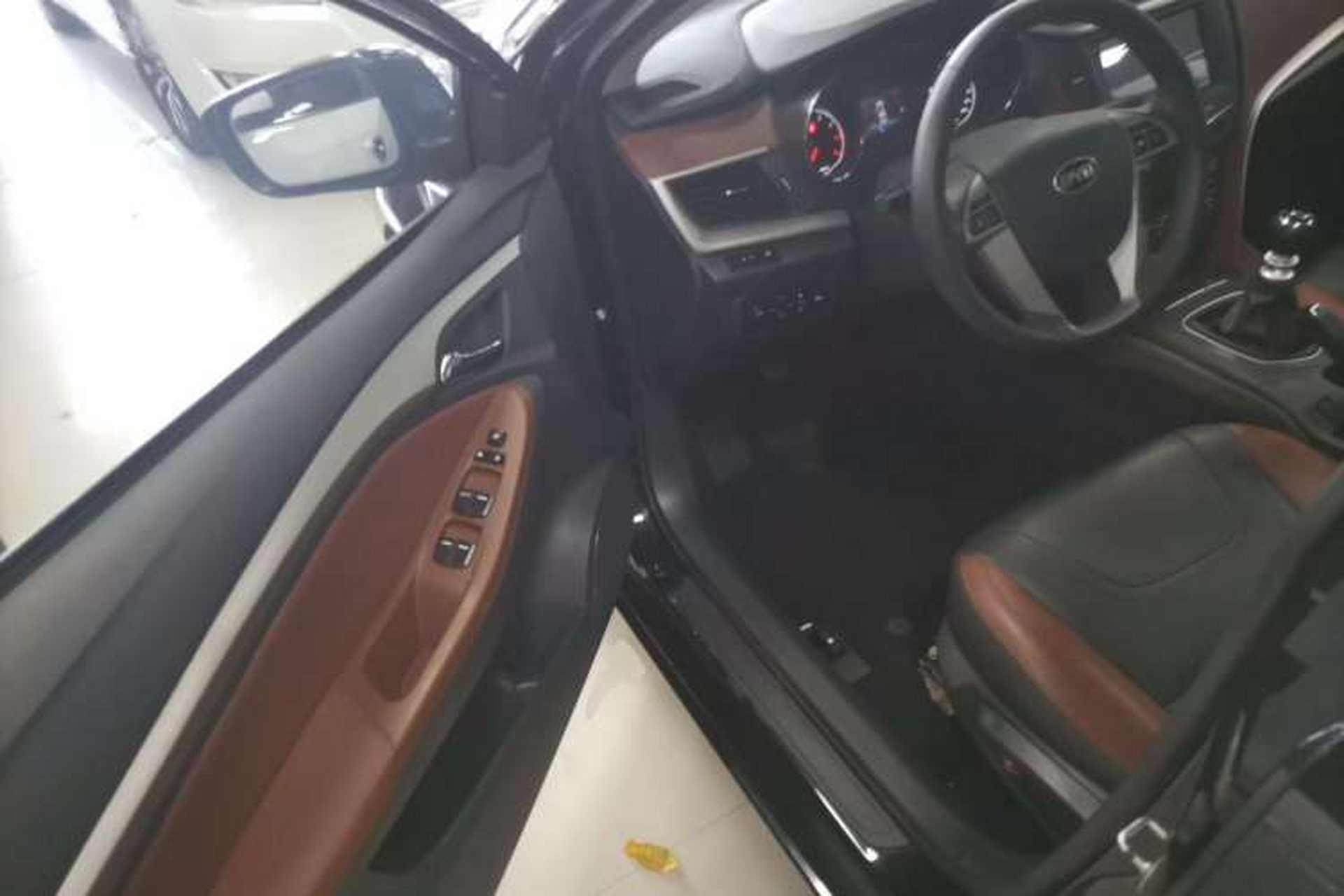 Used BYD G5 2014 1.5TI Manual Luxury Edition Driver Seat