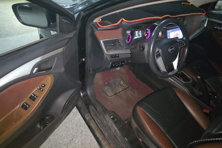 Used BYD G5 2014 1.5TID Automatic Prestige Model Driver Seat