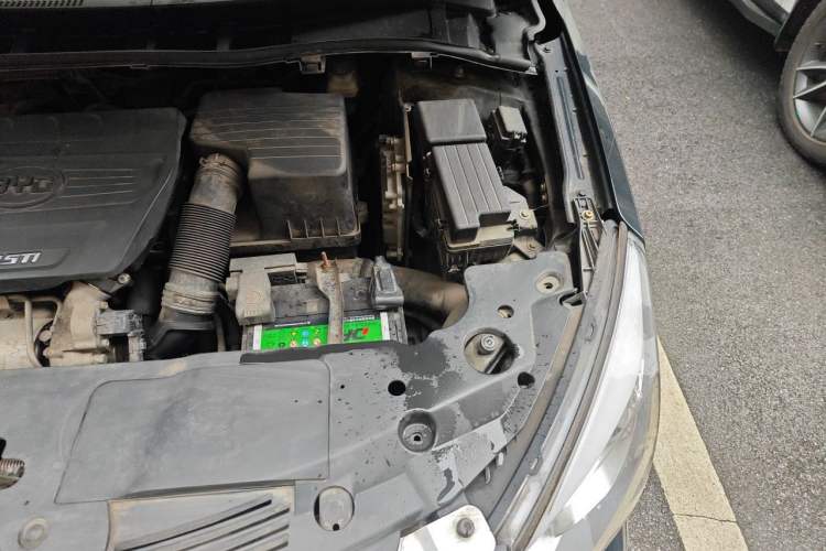 Used BYD G5 2014 1.5TID Automatic Prestige Model Engine Bay Left