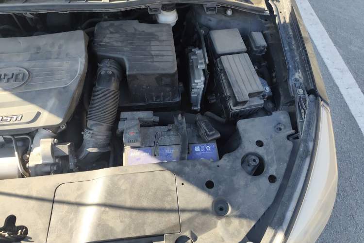Used BYD G5 2014 1.5TID Automatic Prestige Model Engine Bay Left