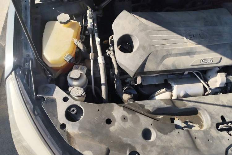 Used BYD G5 2014 1.5TID Automatic Prestige Model Engine Bay Right