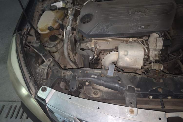 Used BYD G5 2014 1.5TID Automatic Prestige Model Engine Bay Right