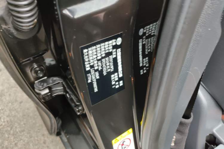 Used BYD G5 2014 1.5TID Automatic Prestige Model Exterior 4