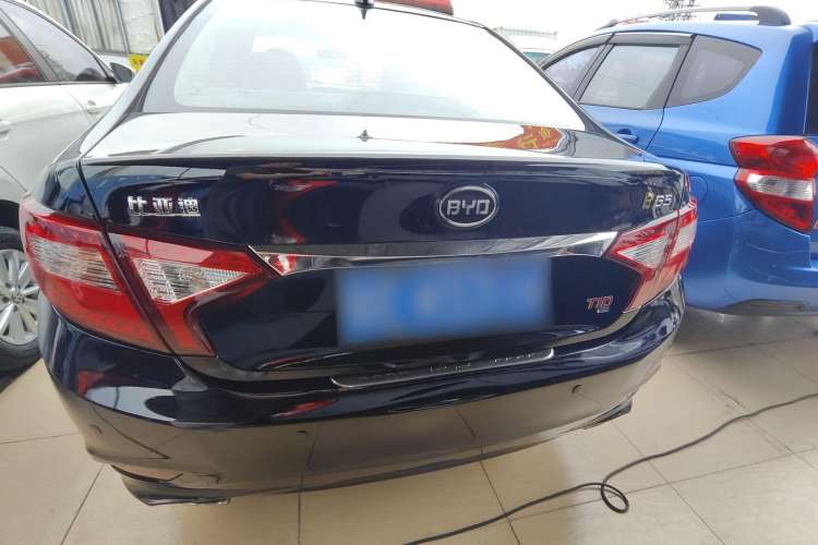 Used BYD G5 2014 1.5TID Automatic Prestige Model Exterior 6