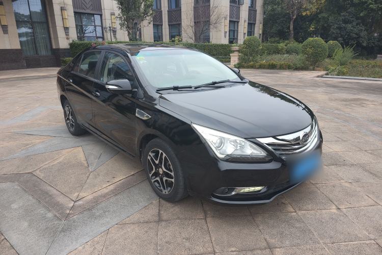 Used BYD G5 2014 1.5TID Automatic Prestige Model Front Right 45 Deg