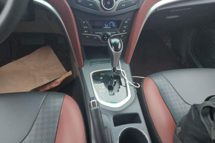 Used BYD G5 2014 1.5TID Automatic Prestige Model Gear Lever