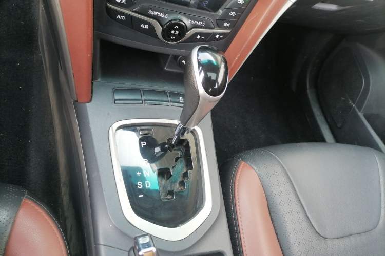 Used BYD G5 2014 1.5TID Automatic Prestige Model Gear Lever