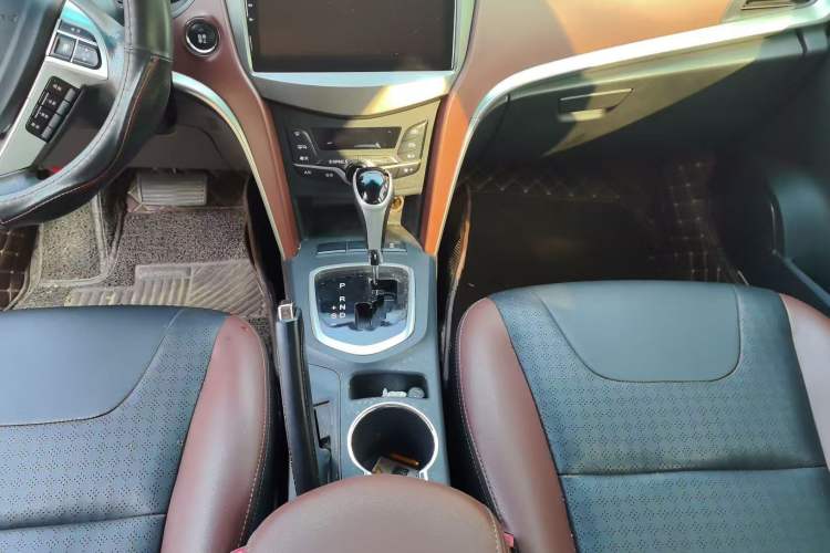 Used BYD G5 2014 1.5TID Automatic Prestige Model Gear Lever