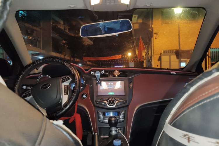 Used BYD G5 2014 1.5TI Manual Luxury Edition Headliner