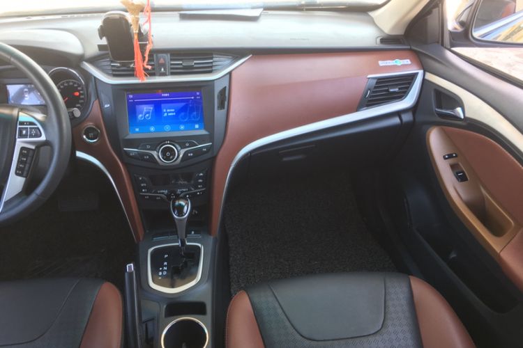 Used BYD G5 2014 1.5TID Automatic Prestige Model Interior 1