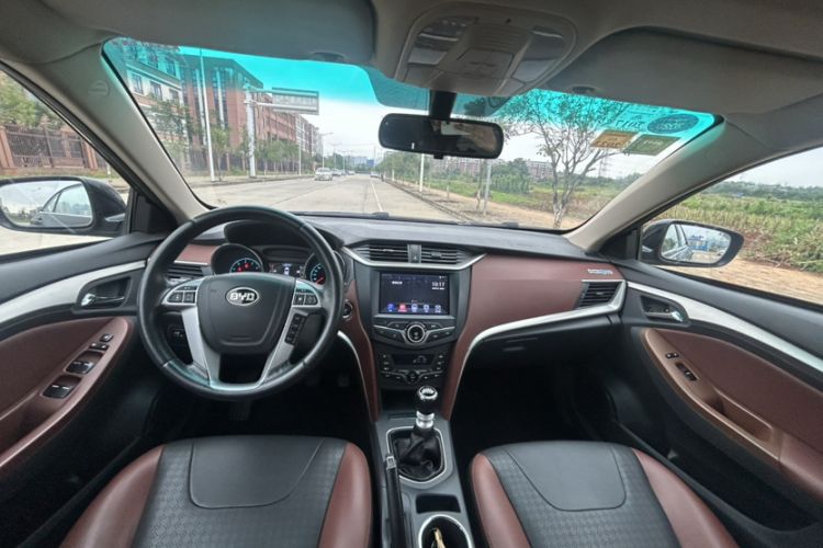 Used BYD G5 2014 1.5TI Manual Luxury Edition Interior 2