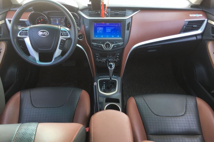 Used BYD G5 2014 1.5TID Automatic Prestige Model Interior 2