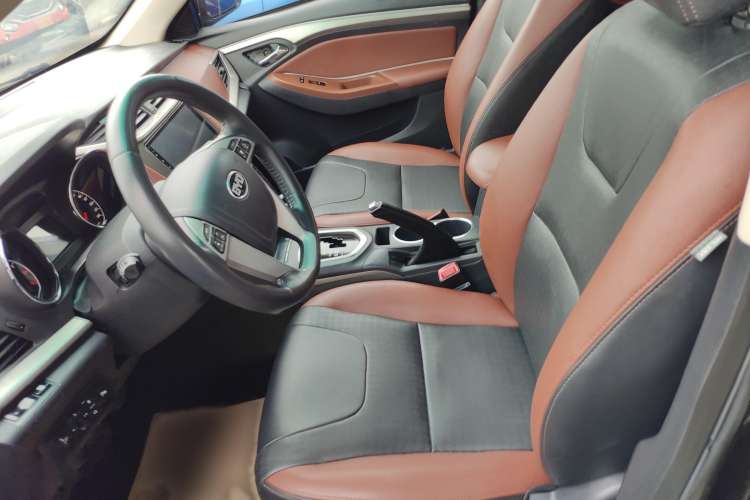 Used BYD G5 2014 1.5TID Automatic Prestige Model Interior 3