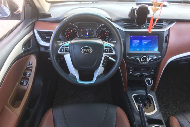 Used BYD G5 2014 1.5TID Automatic Prestige Model Interior 3