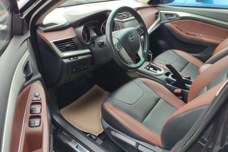 Used BYD G5 2014 1.5TID Automatic Prestige Model Interior 4