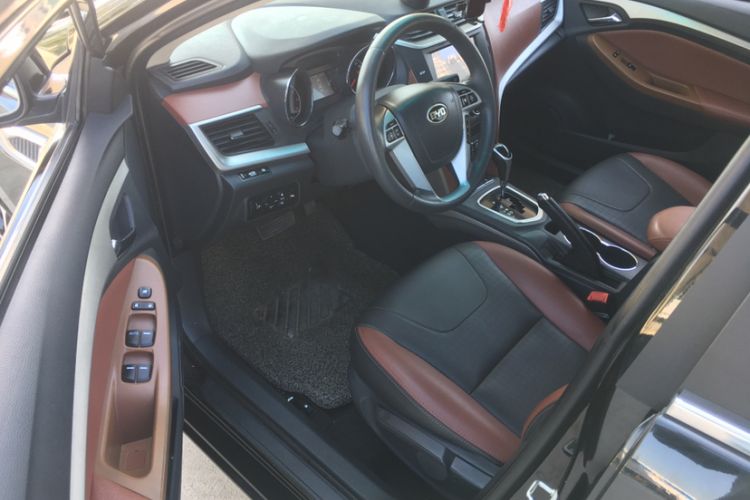 Used BYD G5 2014 1.5TID Automatic Prestige Model Interior 4