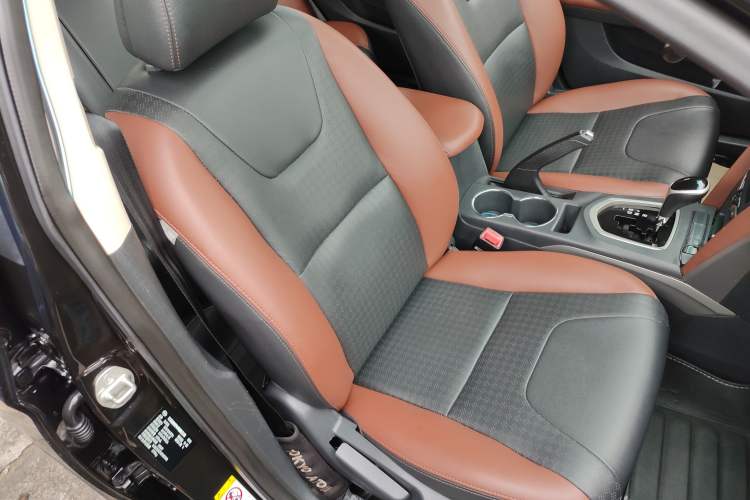 Used BYD G5 2014 1.5TID Automatic Prestige Model Interior 5