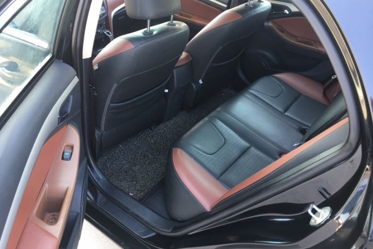 Used BYD G5 2014 1.5TID Automatic Prestige Model Interior 5