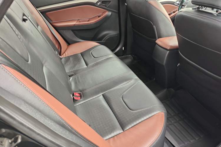 Used BYD G5 2014 1.5TID Automatic Prestige Model Interior 6