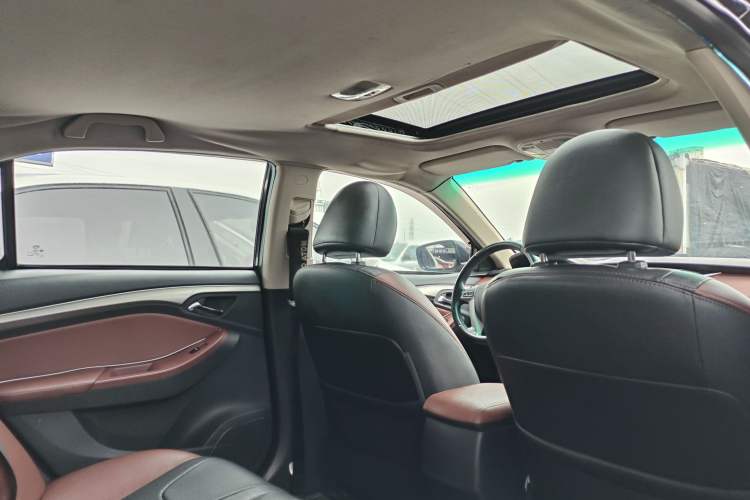 Used BYD G5 2014 1.5TID Automatic Prestige Model Interior 7