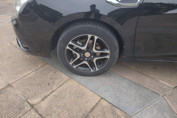 Used BYD G5 2014 1.5TID Automatic Prestige Model Left Front Wheel Hub
