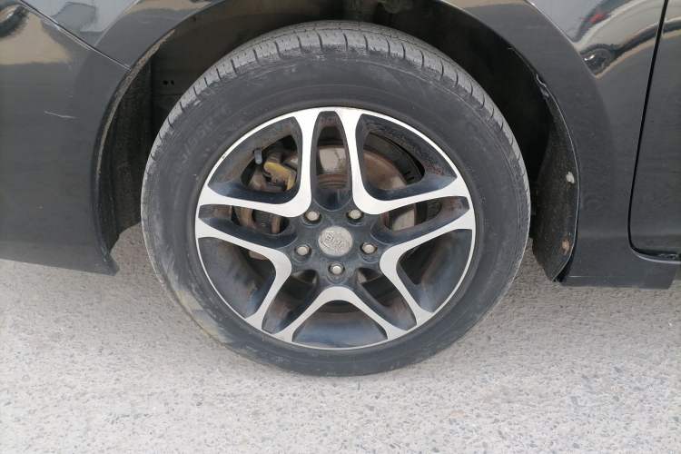 Used BYD G5 2014 1.5TID Automatic Prestige Model Left Front Wheel Hub