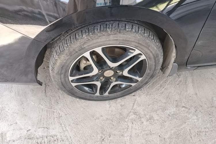 Used BYD G5 2014 1.5TI Manual Luxury Edition Left Front Wheel Hub