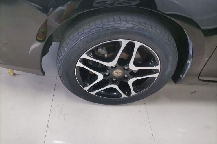 Used BYD G5 2014 1.5TI Manual Luxury Edition Left Front Wheel Hub