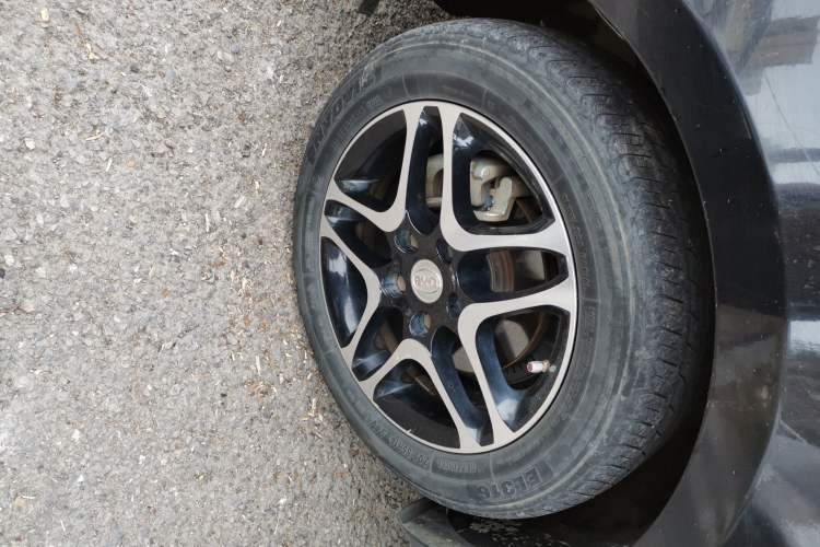 Used BYD G5 2014 1.5TID Automatic Prestige Model Left Front Wheel Hub