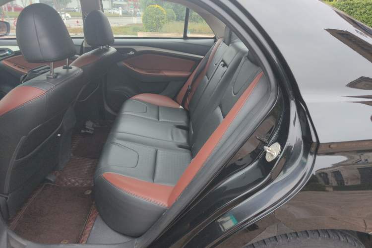 Used BYD G5 2014 1.5TID Automatic Prestige Model Left Rear Seat