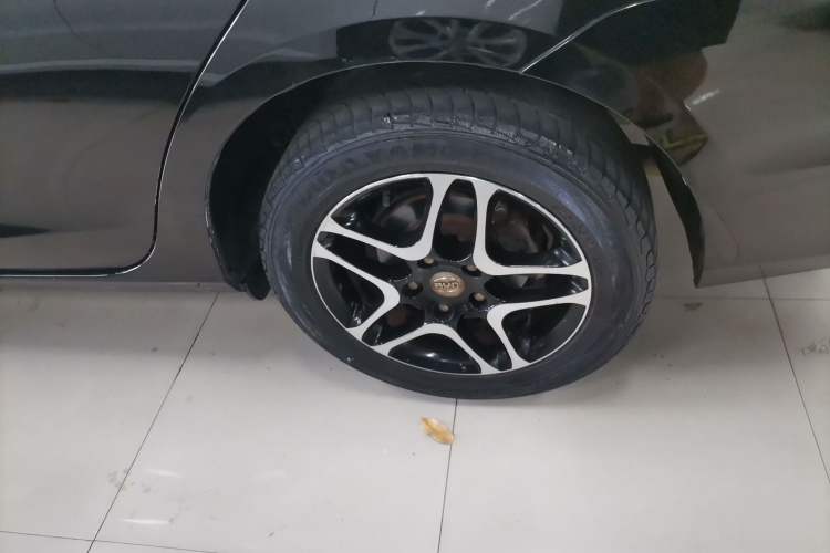 Used BYD G5 2014 1.5TI Manual Luxury Edition Left Rear Wheel Hub
