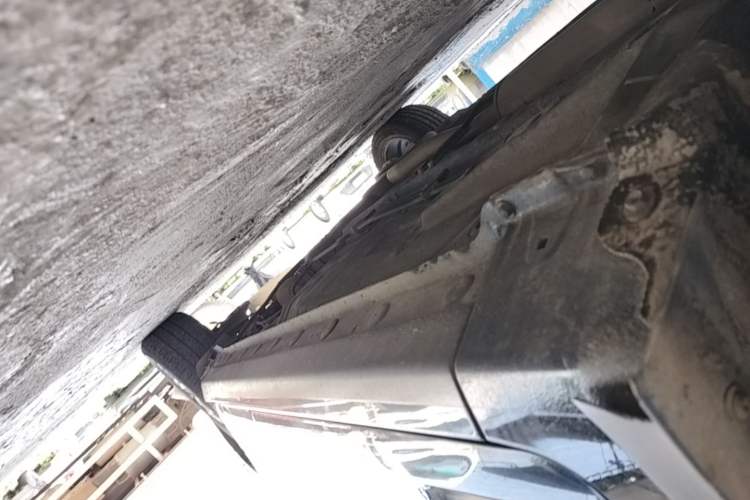 Used BYD G5 2014 1.5TI Manual Luxury Edition Left Side Sill