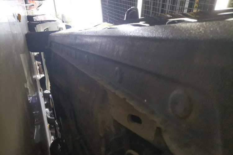 Used BYD G5 2014 1.5TI Manual Luxury Edition Left Side Sill