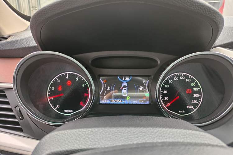 Used BYD G5 2014 1.5TID Automatic Prestige Model Odometer Close Up