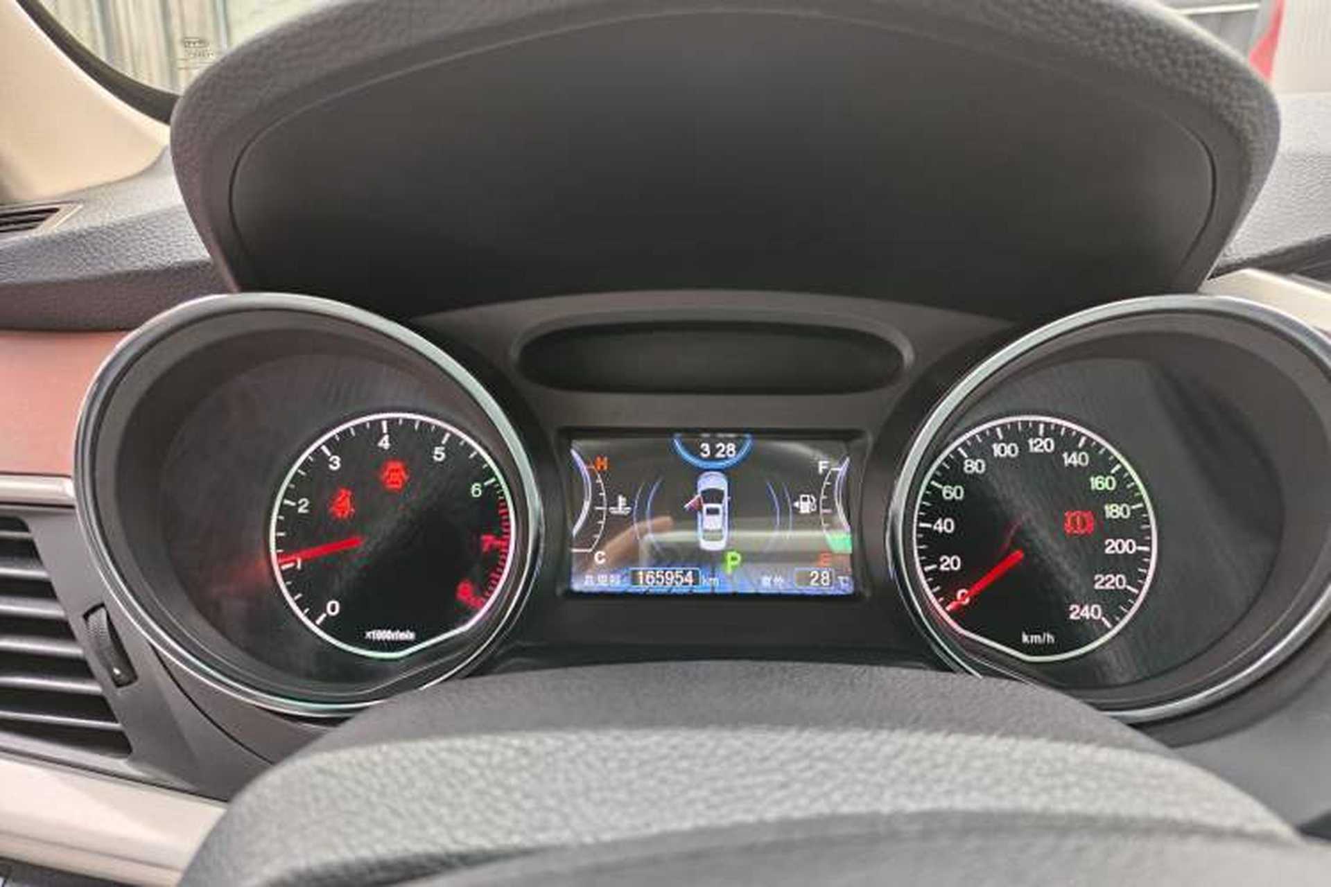 Used BYD G5 2014 1.5TID Automatic Prestige Model Odometer Close Up