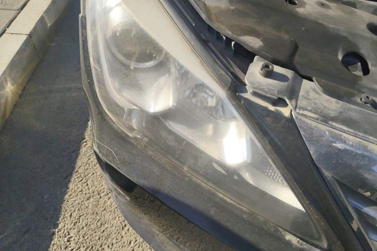 Used BYD G5 2014 1.5TID Automatic Prestige Model Right Front Headlight