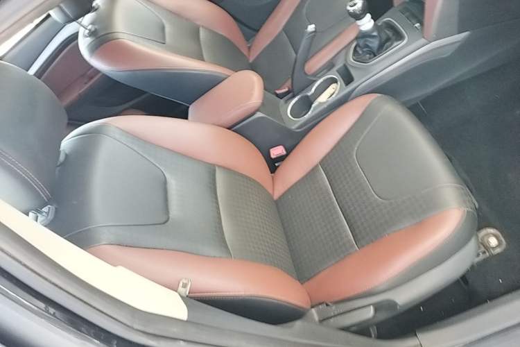 Used BYD G5 2014 1.5TI Manual Luxury Edition Right Front Seat