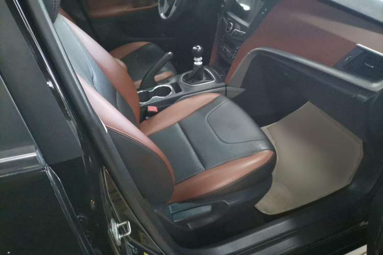 Used BYD G5 2014 1.5TI Manual Luxury Edition Right Front Seat