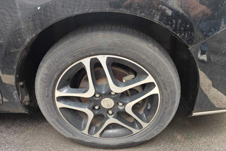 Used BYD G5 2014 1.5TID Automatic Prestige Model Right Front Wheel Hub