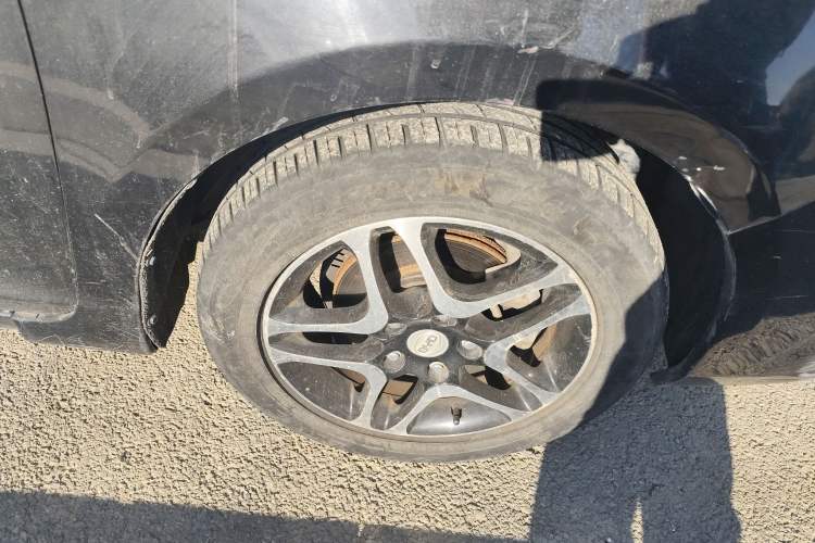 Used BYD G5 2014 1.5TID Automatic Prestige Model Right Front Wheel Hub