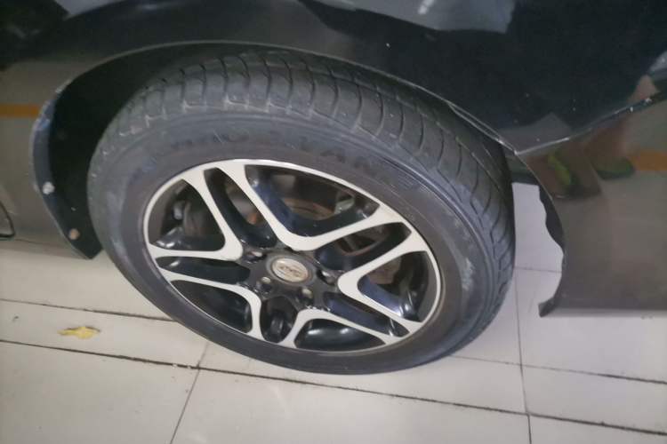 Used BYD G5 2014 1.5TI Manual Luxury Edition Right Front Wheel Hub