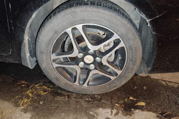 Used BYD G5 2014 1.5TI Manual Luxury Edition Right Front Wheel Hub