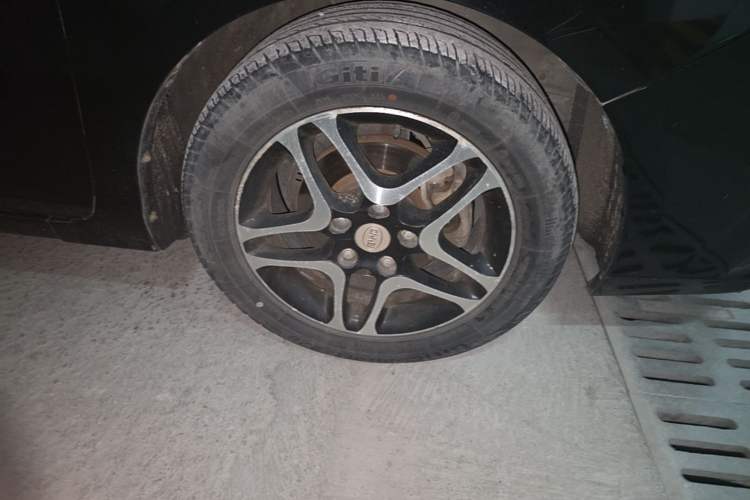 Used BYD G5 2014 1.5TID Automatic Prestige Model Right Front Wheel Hub