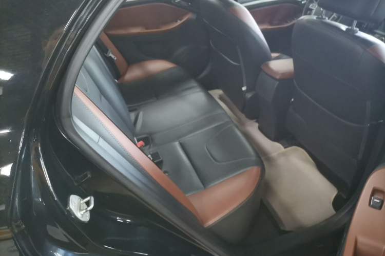 Used BYD G5 2014 1.5TI Manual Luxury Edition Right Rear Seat