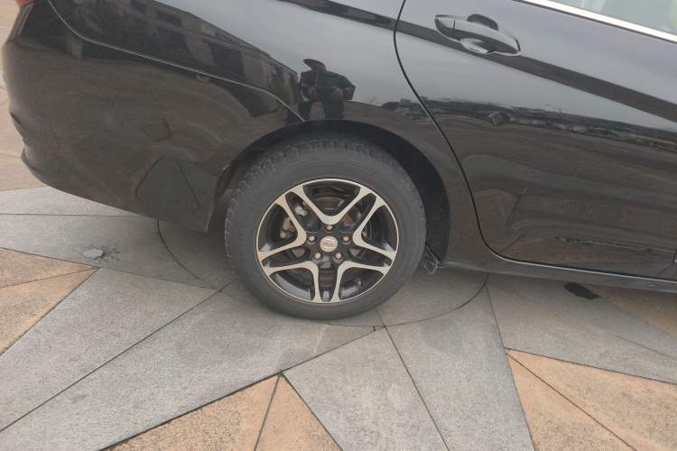 Used BYD G5 2014 1.5TID Automatic Prestige Model Right Rear Wheel Hub