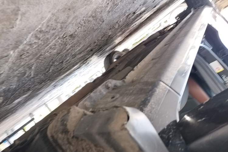 Used BYD G5 2014 1.5TI Manual Luxury Edition Right Side Sill