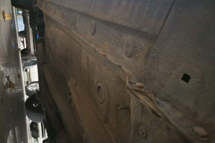 Used BYD G5 2014 1.5TI Manual Luxury Edition Right Side Sill