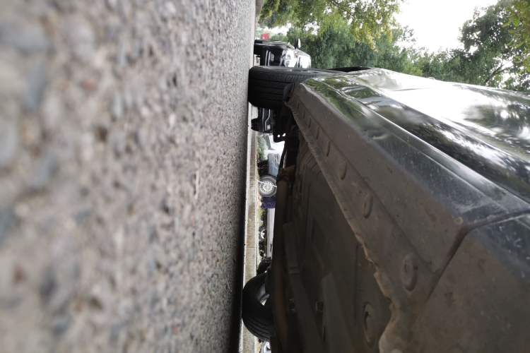 Used BYD G5 2014 1.5TID Automatic Prestige Model Right Side Sill