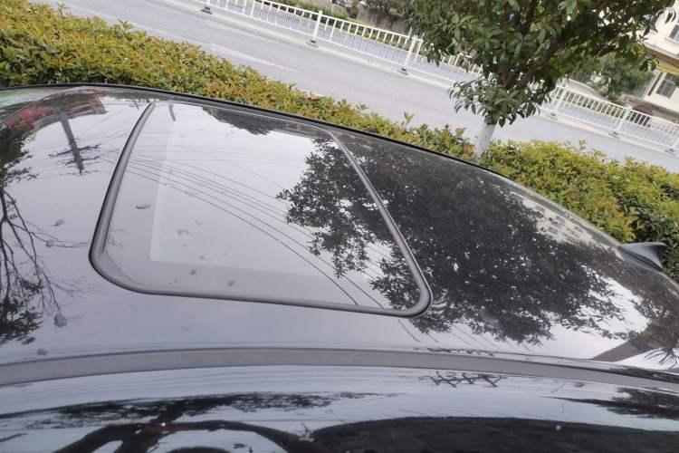 Used BYD G5 2014 1.5TID Automatic Prestige Model Roof
