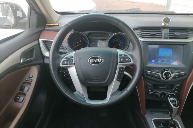 Used BYD G5 2014 1.5TID Automatic Prestige Model Steering Wheel